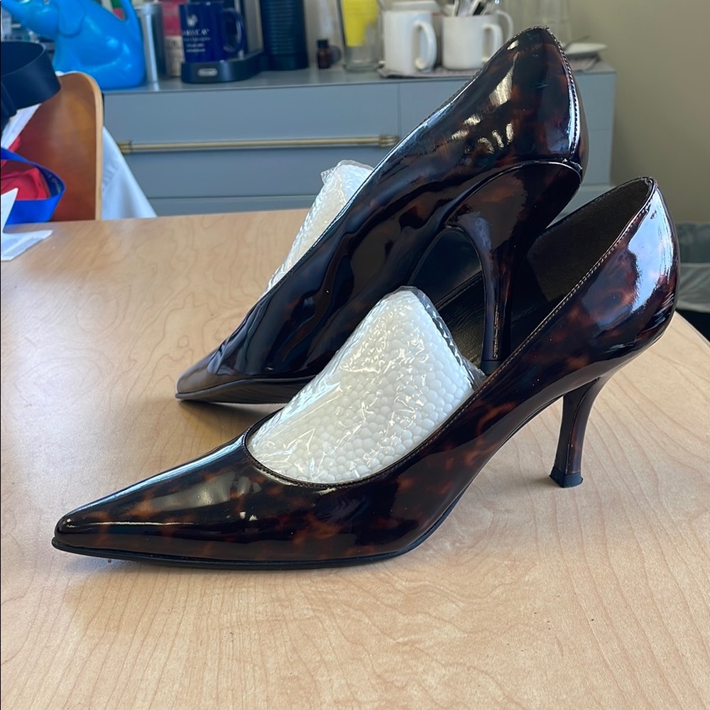 Elegant tortoiseshell black and brown Stuart Weitzman Women's Heels